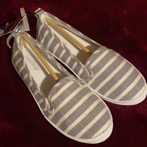 NWT- Memory foam shoes, size 5-6.